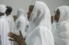 Namoota tibba soooma guddichaa kadhannaarra jiran