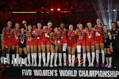 Türkiye A Milli Kadın Voleybol Takımı kutlama podyumunda