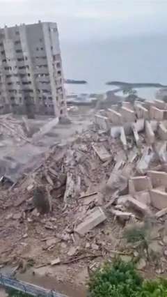 Edificios colapsados en La Guaira.