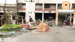 ক্ষতিগ্রস্ত যাত্রাবাড়ী থানায় এখনো কার্যক্রম শুরু হয়নি