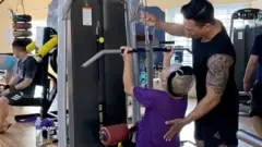 Huynh Nguyen Thi avuga ko amagara yiwe ameze neza, ko agerageza gufungura ibikwiye.