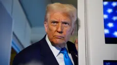 डोनाल्ड ट्रंप