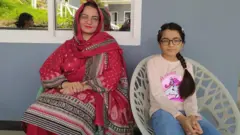 ہما اپنی بیٹی کے ہمراہ