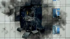 Edificio dañado por un ataque con drones iraníes en Juffair, Manama, Baréin