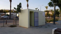 ملجأ بالشارع في منطقة غلاف غزة لحماية المواطنين الإسرائيليين من الصواريخ التي تُطلق من قطاع غزة