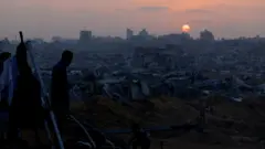 أنقاض المباني المدمرة في جباليا، شمال قطاع غزة، في 6 نوفمبر 2025