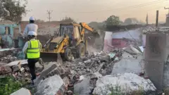 રાજકોટ : જંગલેશ્વર વિસ્તારમાં મૅગા ડિમોલિશનની કામગીરી શરૂ, અંદાજે 1400 મકાનો તોડાશે