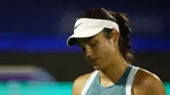 البريطانية إيما رادوكانو في بطولة دبي لكرة المضرب