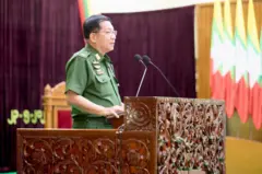 တြိဂံဒေသတိုင်းစစ်ဌာနချုပ်က စစ်တပ်မိသားစုဝင်တွေနဲ့ တွေ့ဆုံချိန်မှာ ရွေးကောက်ပွဲကိစ္စရပ်နဲ့ ပတ်သက်ပြီး စစ်ခေါင်းဆောင်က ပြောခဲ့တာပါ။