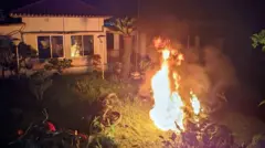 জাতীয় পার্টির চেয়ারম্যান জি এম কাদেরের রংপুরের বাড়িতে হামলা ও অগ্নিসংযোগ করা হয়