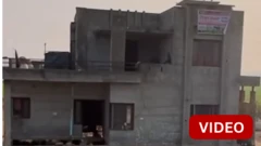 காணொளி: நெடுஞ்சாலைக்கு வழி விட வீட்டை 76 மீட்டர் நகர்த்திய நபர்