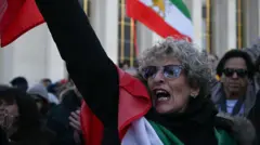 Протестувальниця під час демонстрації проти придушення протестів іранським режимом у Парижі, 4 січня 2026 року