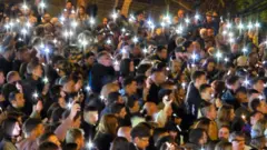 Студенти и грађани на протесту испред зграде телевизије Информер