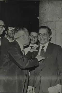 Prestes durante visita à Associação Brasileira de Imprensa nos anos 1950
