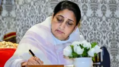 સુનેત્રા પવારને મહારાષ્ટ્રનાં ઉપમુખ્ય મંત્રી બનાવવા પાછળ ભાજપની કઈ ગણતરી છે?