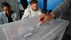 Urna de votação no Chile