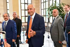 صورة بتاريخ 7 تموز/يوليو 2025، لرئيس مجلس النواب اللبناني نبيه بري، أثناء لقائه بالمبعوث الأميركي إلى الشرق الأوسط توماس باراك في العاصمة اللبنانية بيروت، لبحث تسليم سلاح حزب الله وتطبيق القرار 1701.