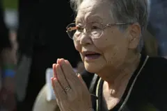 ښځه دعا کوي