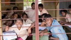 தமிழ்நாடு: அரசுப் பள்ளிகளை தனியார் தத்து எடுப்பதாக சர்ச்சை எழுந்தது ஏன்? உண்மை என்ன?