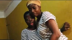 Arabinrin Rasheedat Olatunji wọ iru aṣọ kan naa pẹlu ọmọ rẹ