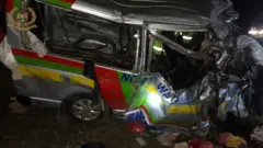 Muri iri sanganya ryatewe n'imodoka zibiri zinguruza abantu zagonganye, abantu 15 nibo bapfiriyeho