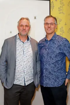 Marcus (à esq) e Alex Lewis na pré-estreia do documentário 'Tell Me Who I Am' no Covent Garden Hotel em novembro de 2019 em Londres