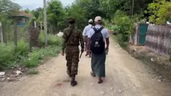 ဘယ်လိုပုံစံနဲ့ ကောက်ယူမှုတွေလုပ်နေပြီး ဘာမေးခွန်းတွေ မေးပါသလဲ