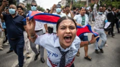 நேபாளத்தில் சமூக ஊடகங்கள் தடை செய்யப்பட்டதற்கு எதிராக இளைஞர்களின் ஆர்ப்பாட்டங்கள்.