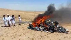 آلات موسيقية تحترق.