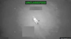 Imagem da embarcação atacada por forças americanas no Caribe em 24 de outubro de 2025, compartilhada pelo secretário de Defesa dos Estados Unidos, Pete Hegseth, na sua conta no X (antigo Twitter)