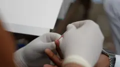 प्रशासन मौतों के ग़लत इलाज़ से जुड़े होने की आशंका से इनकार नहीं कर रहा है