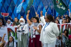 نشطاء مناخ يتظاهرون في دبي احتجاجاً على الحرب في غزة