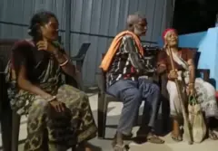 নিহত পরিবারের শোকার্ত পরিজনেরা।  
