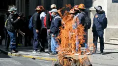 Protestos no centro de La Paz, Bolívia, em 18 de maio de 2026.