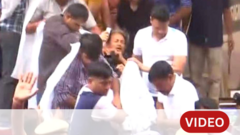 पोलिसांनी सोनम वांगचूक यांना रुग्णालयात नेलं त्या क्षणाचा Video 