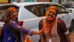 పశ్చిమ బెంగాల్‌లో విజయంతో బీజేపీ కార్యకర్తల సంబరాలు