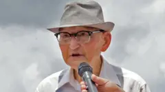 Ahn Hak-sop phát biểu trước truyền thông