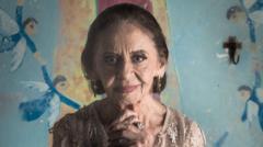Laura Cardoso morreu aos 98 anos sem nunca se aposentar, com método 'doído' e 'trabalhoso' de atuação
