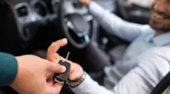 නව වාහන දේශීය වෙළෙඳපොළට පැමිණීමත් සමග වාහන මිලදී ගැනීමට ගනුදෙනුකරුවන් අතර ඉහළ උද්යෝගයක් පැවති අතර, එහිදී වාහන මිල සිඝ්‍රයෙන් ඉහළ යන අයුරු දක්නට ලැබිණි.