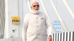 પીએમ મોદીએ ગુવાહાટીમાં એક પુલનું ઉદઘાટન કર્યા પછી એક જાહેર સભાને પણ સંબોધિત કરી