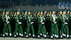 ၂၀၂၄ ခုနှစ် မတ် ၂၇ ရက်က စစ်ကောင်စီရဲ့ တပ်မတော်နေ့အခမ်းအနား စစ်ရေးပြနေတဲ့မြင်ကွင်း