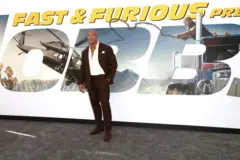Dwayne Johnson asiste al estreno de "Fast & Furious Presents: Hobbs & Shaw" de Universal Pictures en el Dolby Theatre el 13 de julio de 2019 en Hollywood, California.