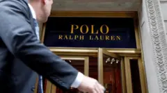 Ralph Lauren yazılı mağaza girişi 