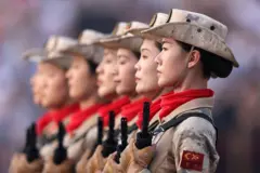 বেইজিংয়ে চীনের নারী সৈন্যদের প্যারেড