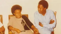 Ntibantunganya Sylvestre ari kumwe n'umupfasoni wiwe Eusebie Nshimirimana