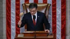 El presidente de la Cámara de Representantes, Mike Johnson, encabezó la iniciativa para aprobar el proyecto de ley.