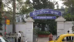 কলকাতার আট নম্বর থিয়েটার রোডের এই ভবন থেকেই পরিচালিত হত বাংলাদেশের অস্থায়ী সরকার