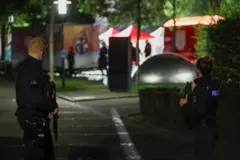 Sicherheitsbeamte sahen in Deutschland in der Nähe des Tatorts Zelte aufgebaut