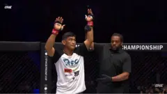  စက္ကန့် ၉၀ တောင်မပြည့်ဘဲ ပထမအချီနဲ့တင် ပြိုင်ဘက်ကို အနိုင်ယူ 