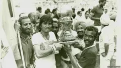 भारत ने आख़िरी बार 1975 में हॉकी विश्व कप जीता था और इसमें अशोक कुमार ने अहम भूमिका निभाई थी 